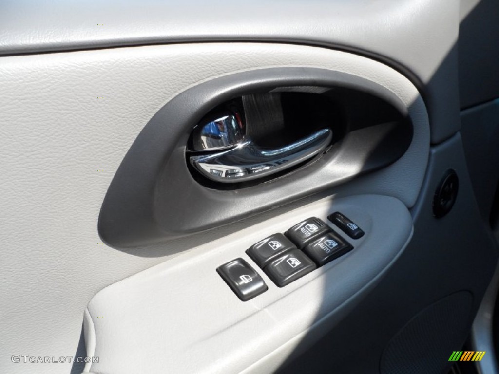 2005 TrailBlazer LS 4x4 - Silverstone Metallic / Light Gray photo #36