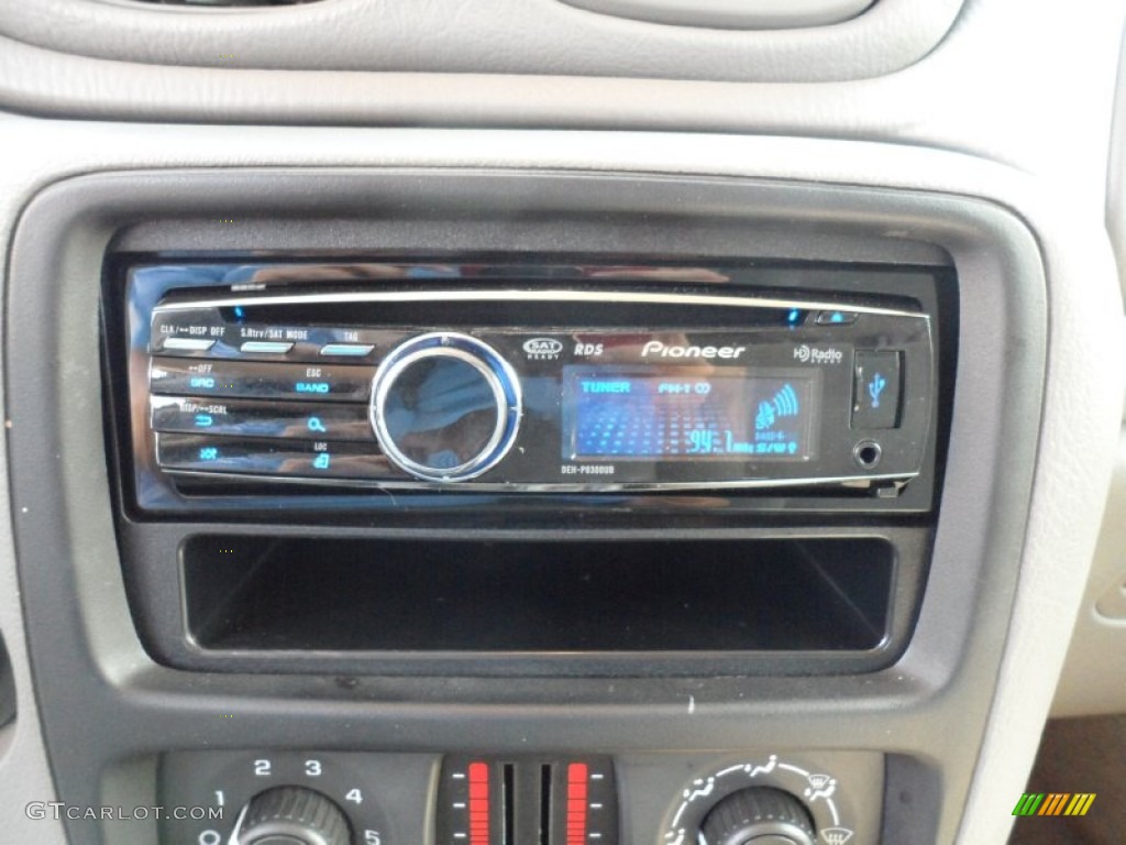 2005 TrailBlazer LS 4x4 - Silverstone Metallic / Light Gray photo #41