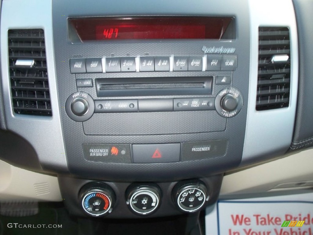 2011 Mitsubishi Outlander SE AWD Controls Photo #52425057