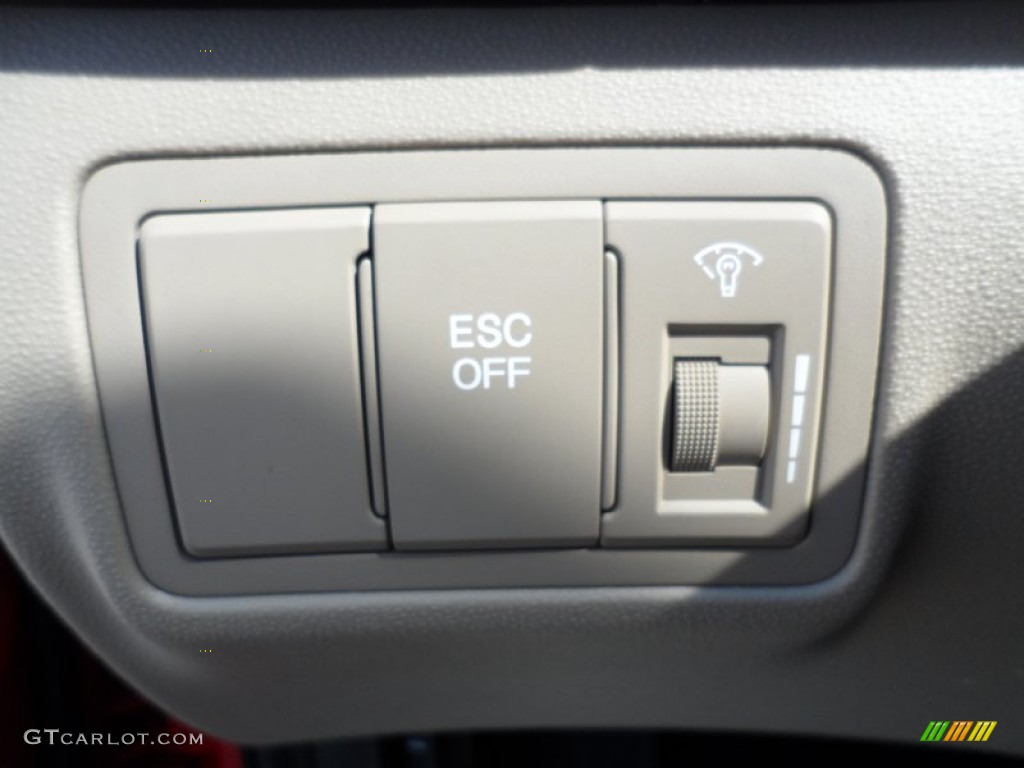 2010 Hyundai Elantra Touring GLS Controls Photo #52425594