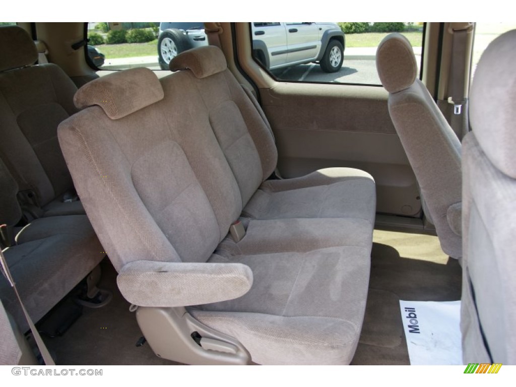 2002 Sedona LX - Silky Beige / Beige photo #16