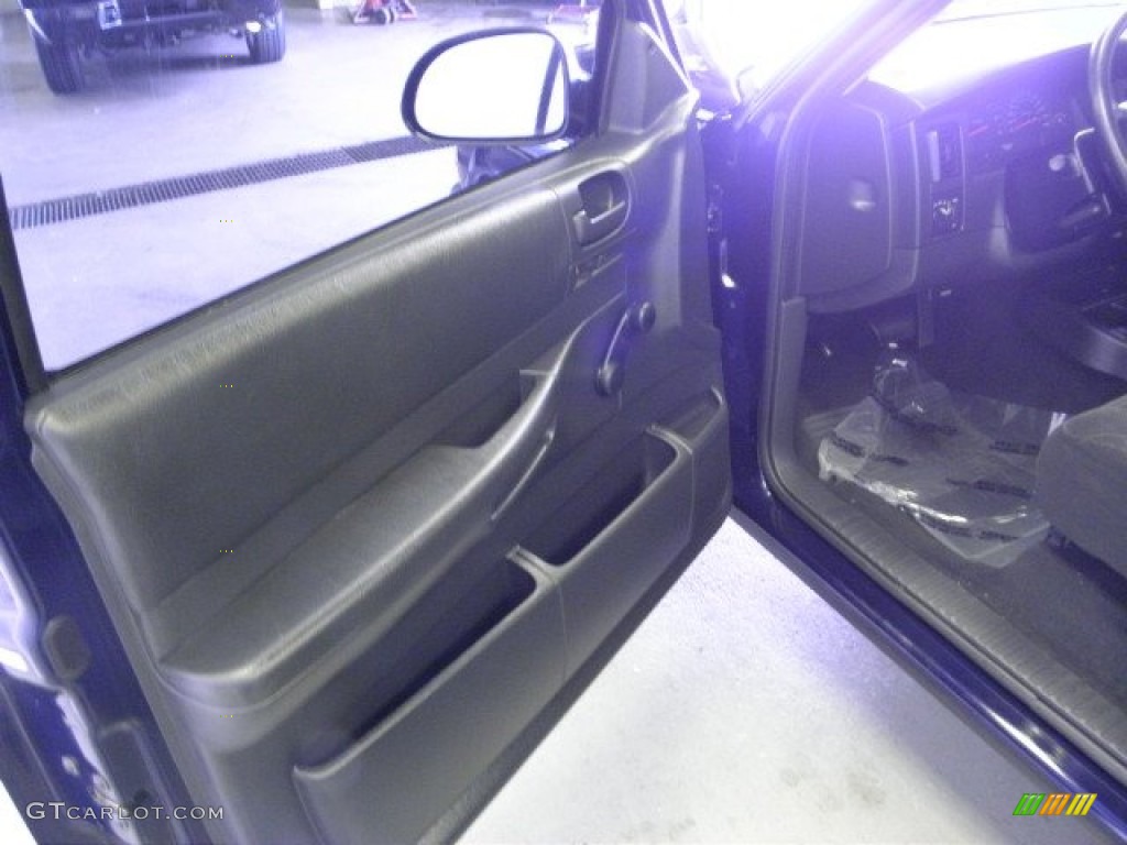 2004 Dakota SXT Regular Cab - Patriot Blue Pearl / Dark Slate Gray photo #6