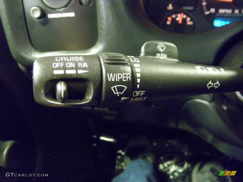 2003 Chevrolet S10 LS Extended Cab Controls Photo #52428132
