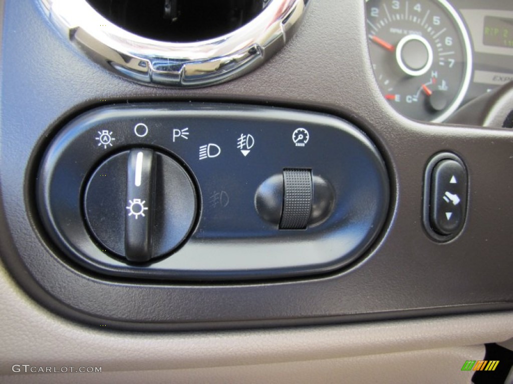 2005 Ford Expedition Limited 4x4 Controls Photo #52428885