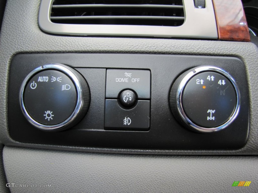 2009 Chevrolet Silverado 3500HD LTZ Crew Cab 4x4 Controls Photo #52429134
