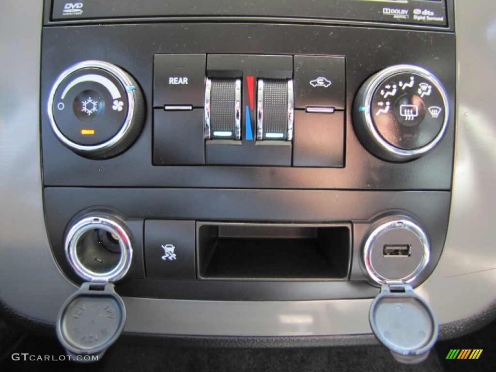 2010 Chevrolet Suburban LS 4x4 Controls Photo #52430073