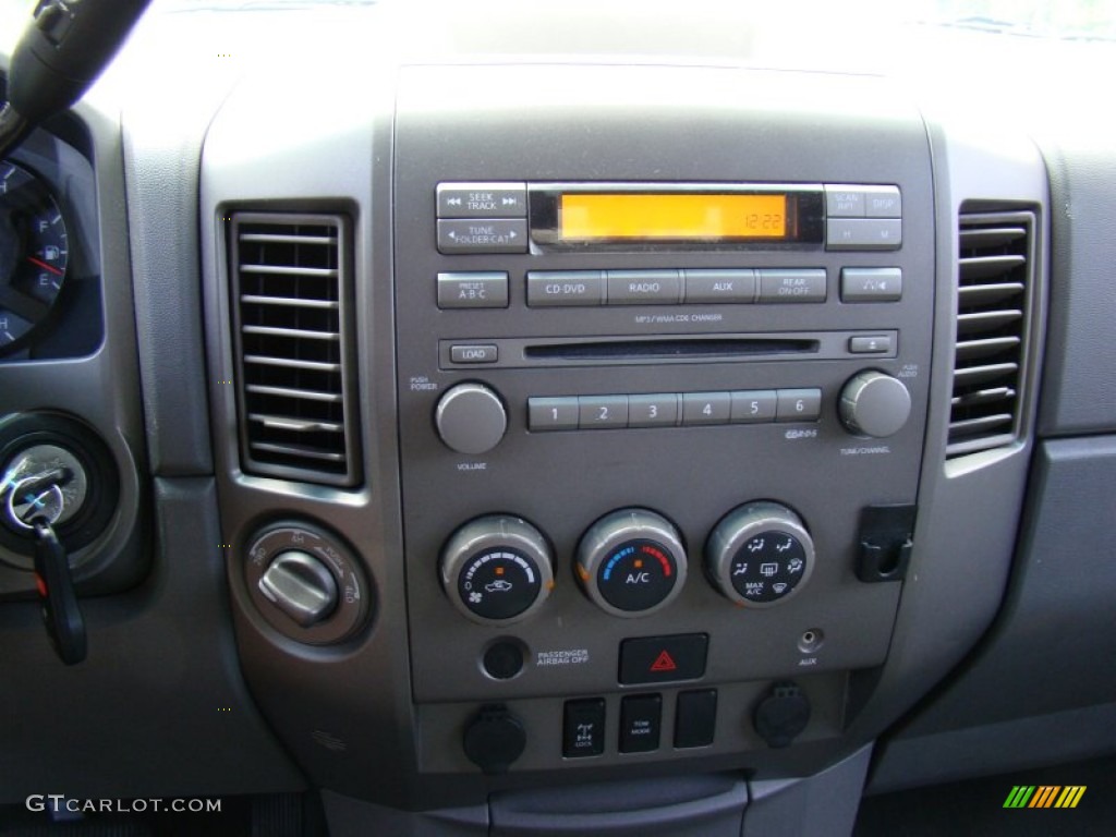 2006 Nissan Titan SE Crew Cab 4x4 Controls Photo #52430520