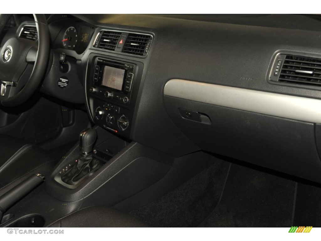 2011 Jetta SEL Sedan - Platinum Gray Metallic / Titan Black photo #26