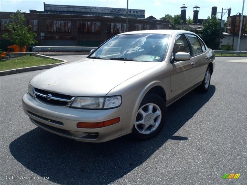 1999 Maxima GXE - Sunlit Sand Metallic / Beige photo #1