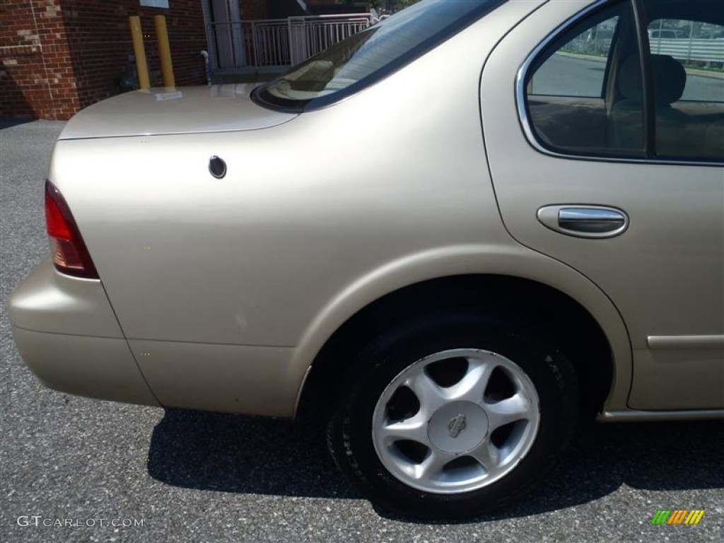 1999 Maxima GXE - Sunlit Sand Metallic / Beige photo #21