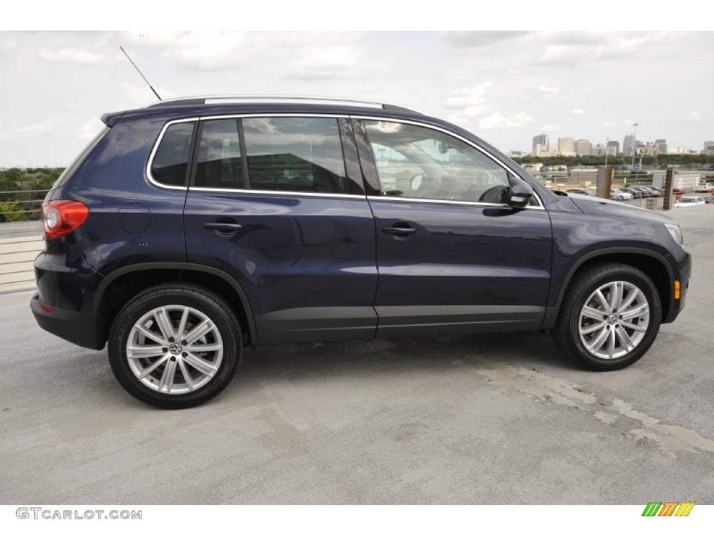 2011 Tiguan SE - Night Blue Metallic / Charcoal photo #8