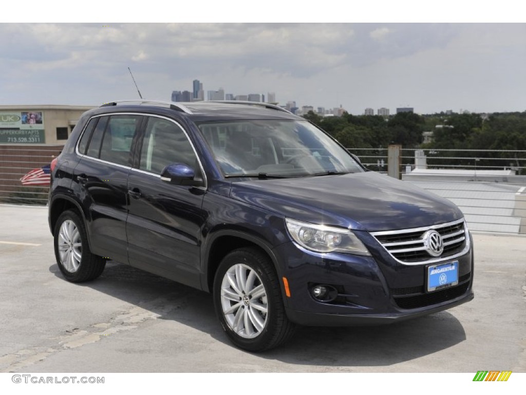 Night Blue Metallic Volkswagen Tiguan