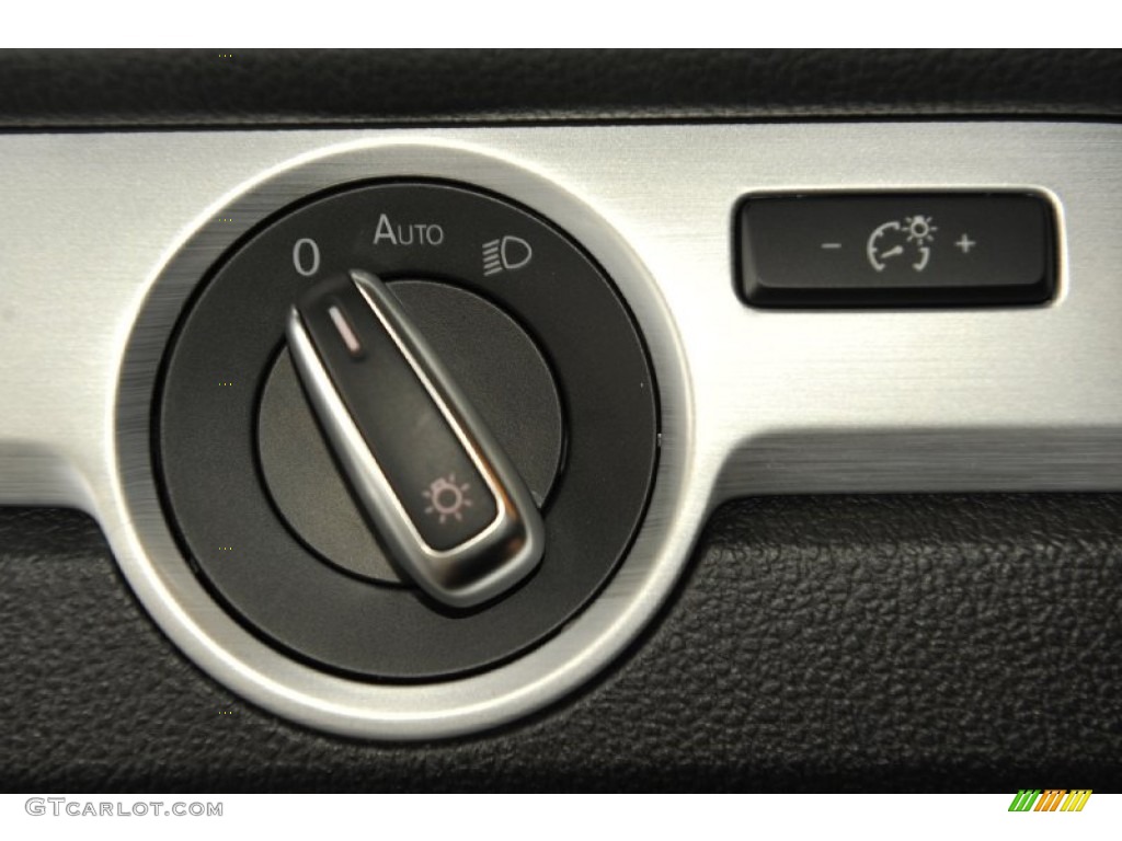 2012 Volkswagen Passat 2.5L SE Controls Photo #52432550