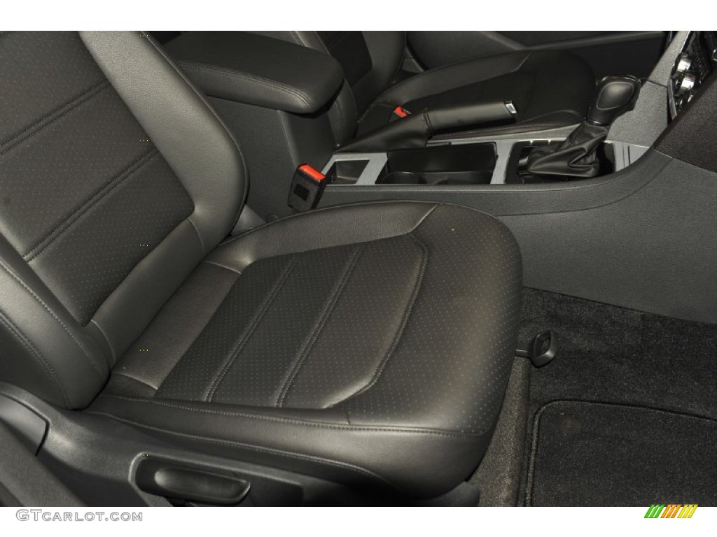 Titan Black Interior 2012 Volkswagen Passat 2.5L SE Photo #52432604