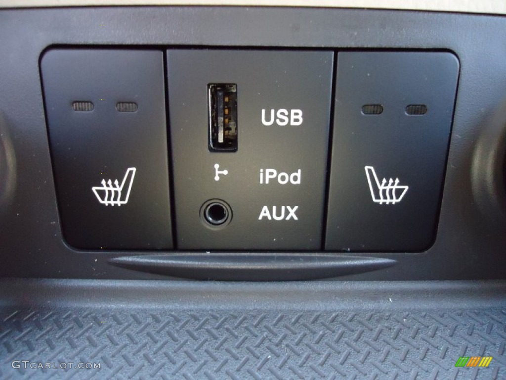 2011 Hyundai Santa Fe Limited AWD Controls Photo #52433768