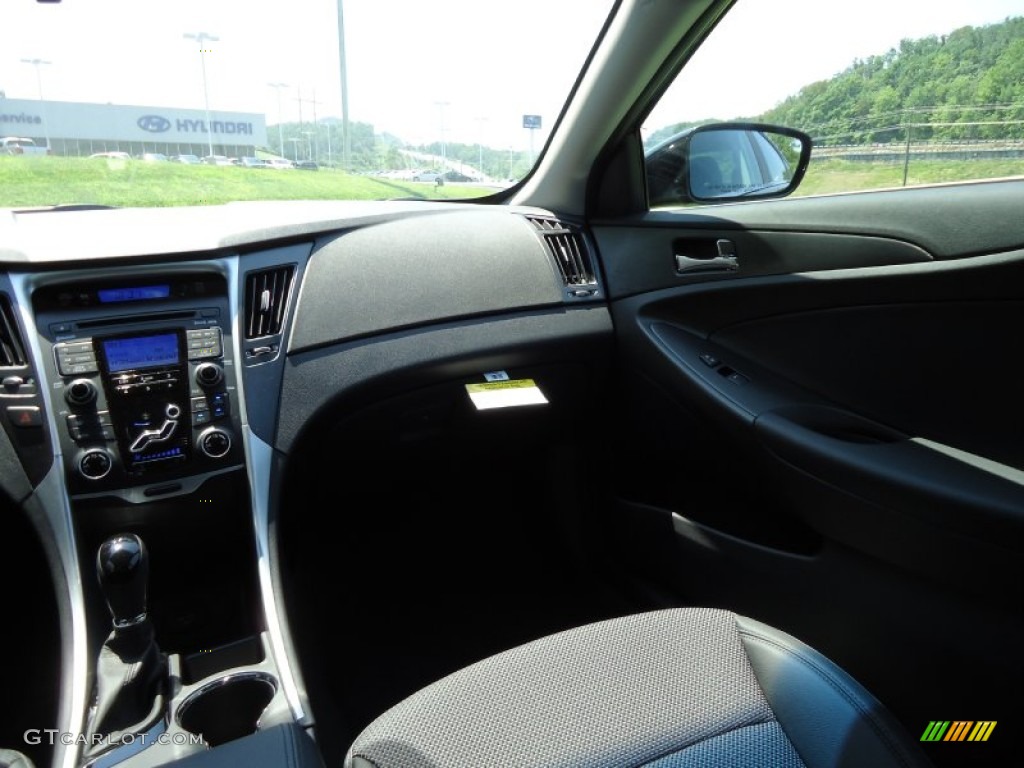 2011 Sonata SE 2.0T - Midnight Black / Black photo #21