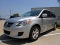 2011 Mercury Silver Metallic Volkswagen Routan SE  photo #3