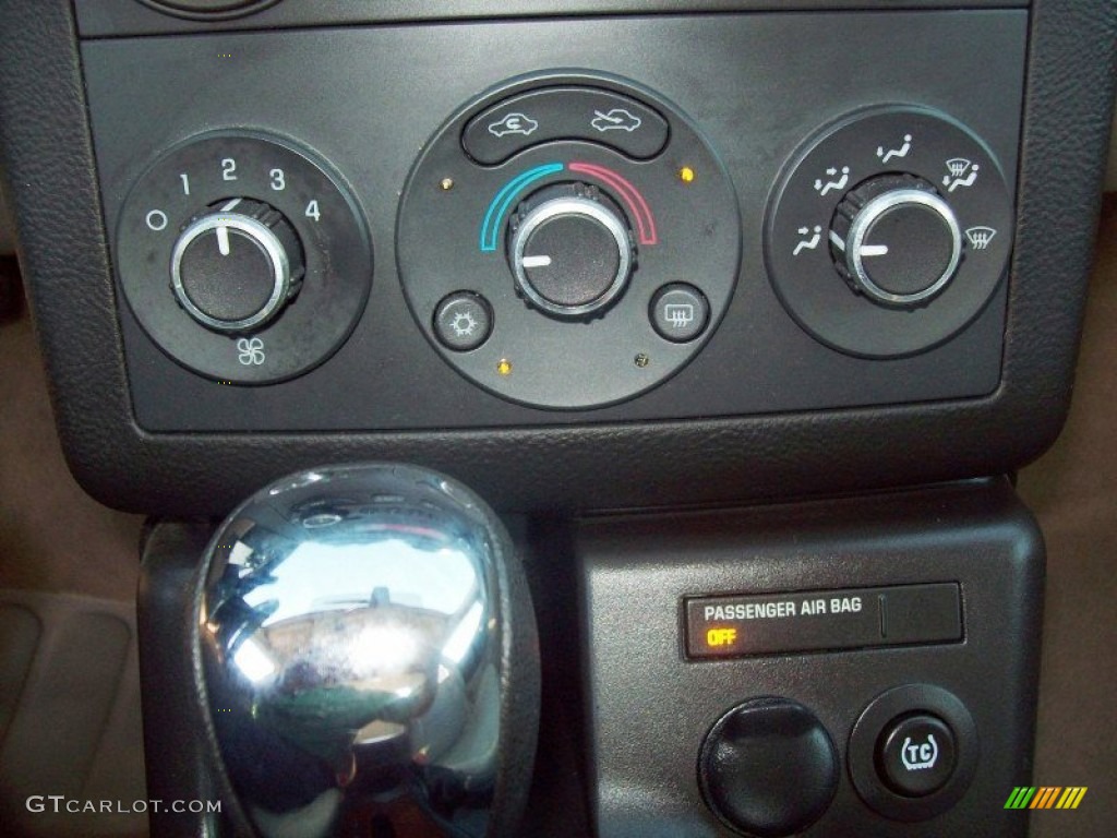 2007 Pontiac G6 V6 Sedan Controls Photo #52439884
