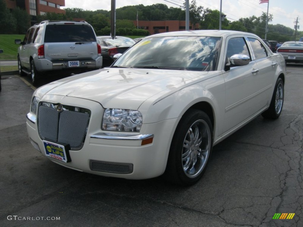 Stone White Chrysler 300