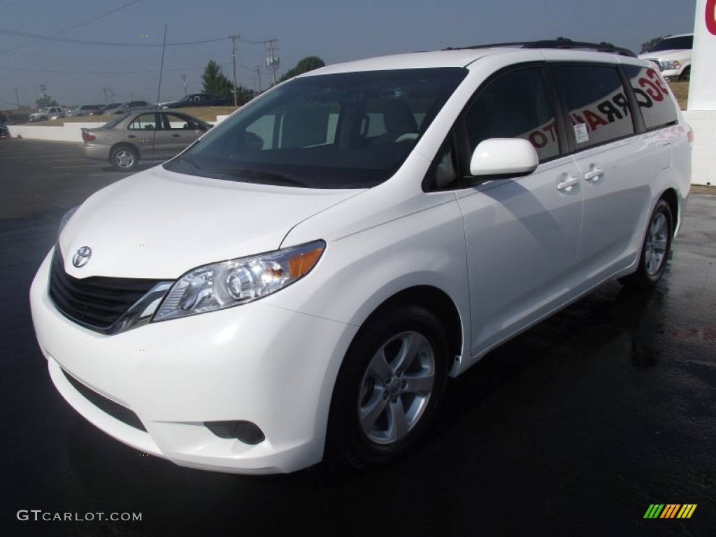 2011 Sienna LE - Super White / Light Gray photo #3