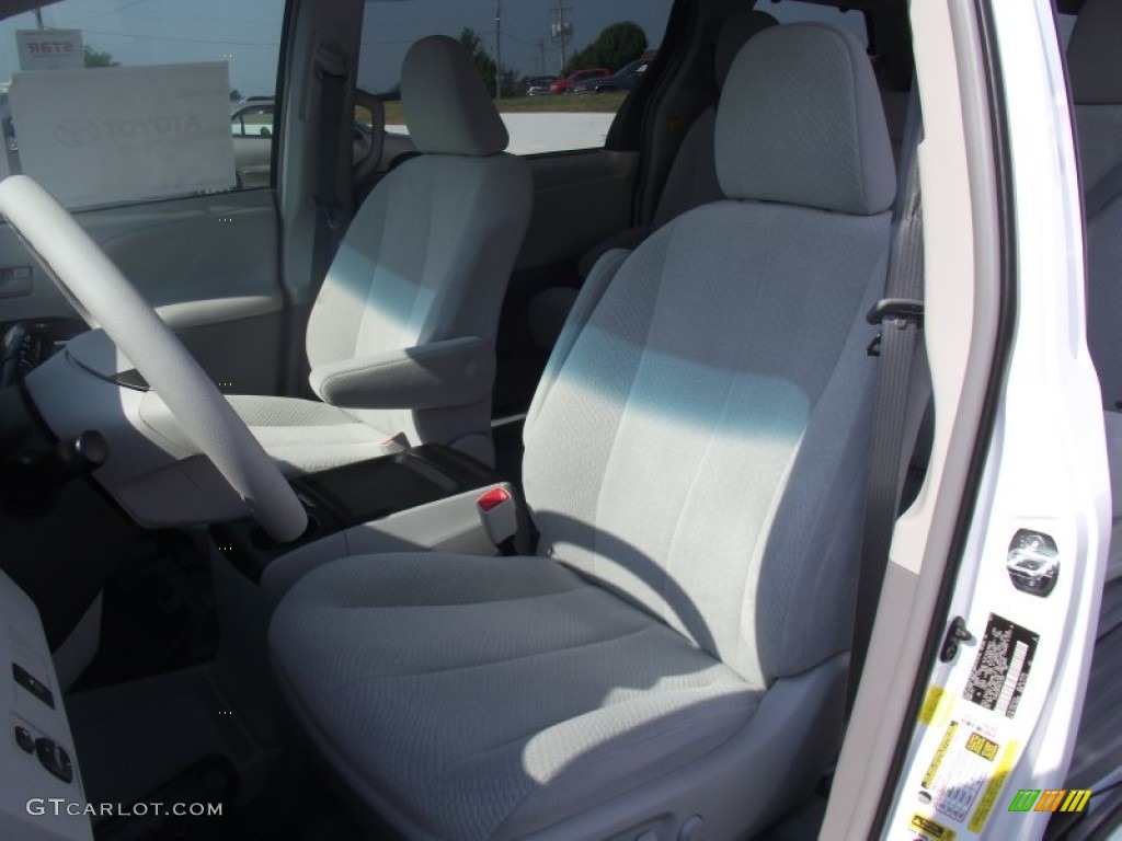 2011 Sienna LE - Super White / Light Gray photo #13