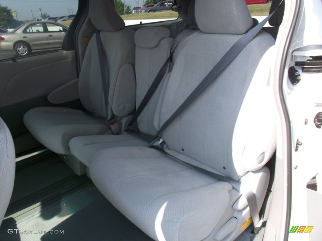 2011 Sienna LE - Super White / Light Gray photo #14