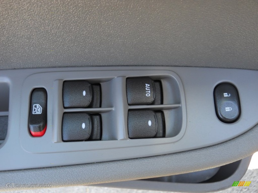 2009 Chevrolet Malibu Hybrid Sedan Controls Photo #52444948