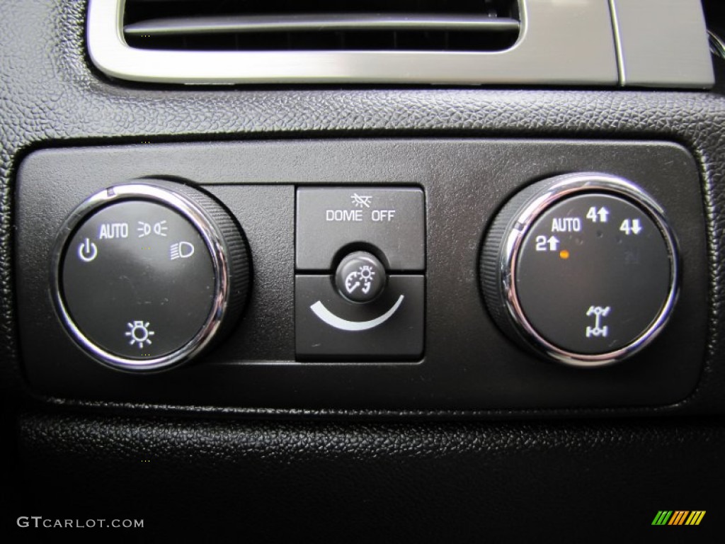 2009 Chevrolet Suburban LS 4x4 Controls Photo #52449331