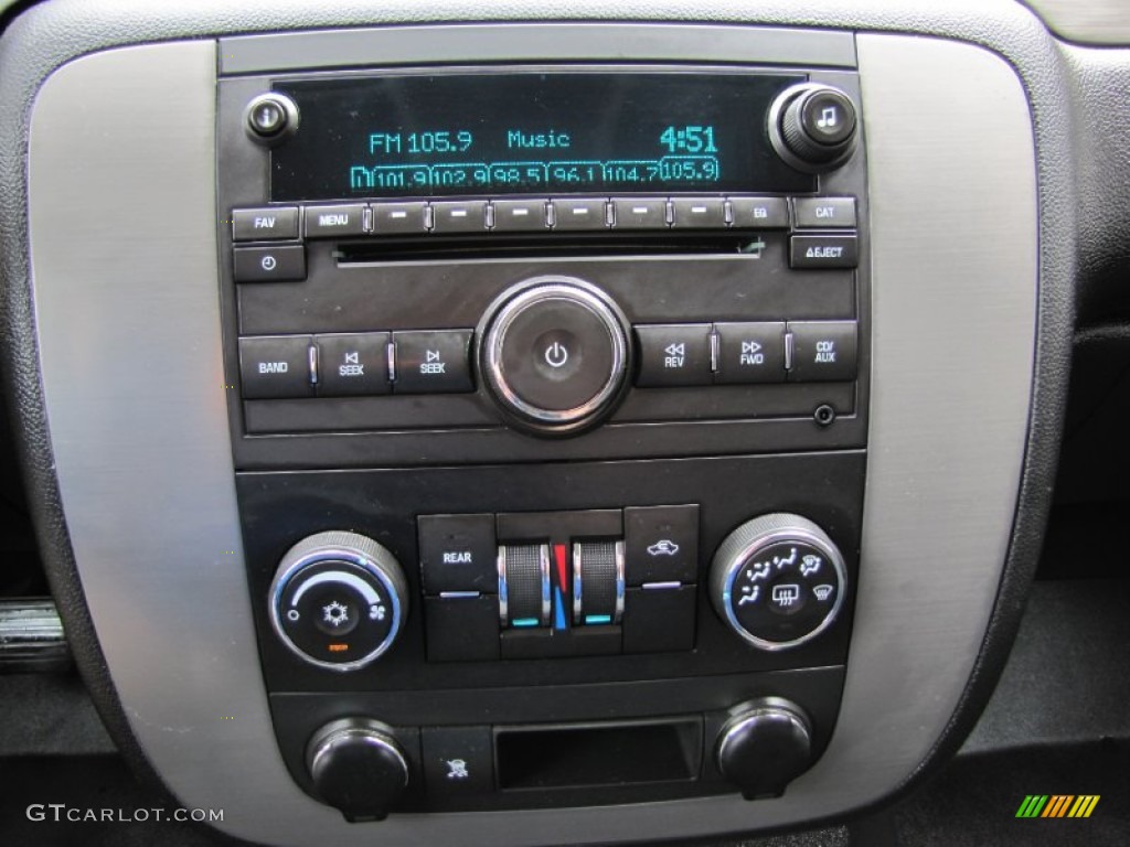 2009 Chevrolet Suburban LS 4x4 Controls Photo #52449376