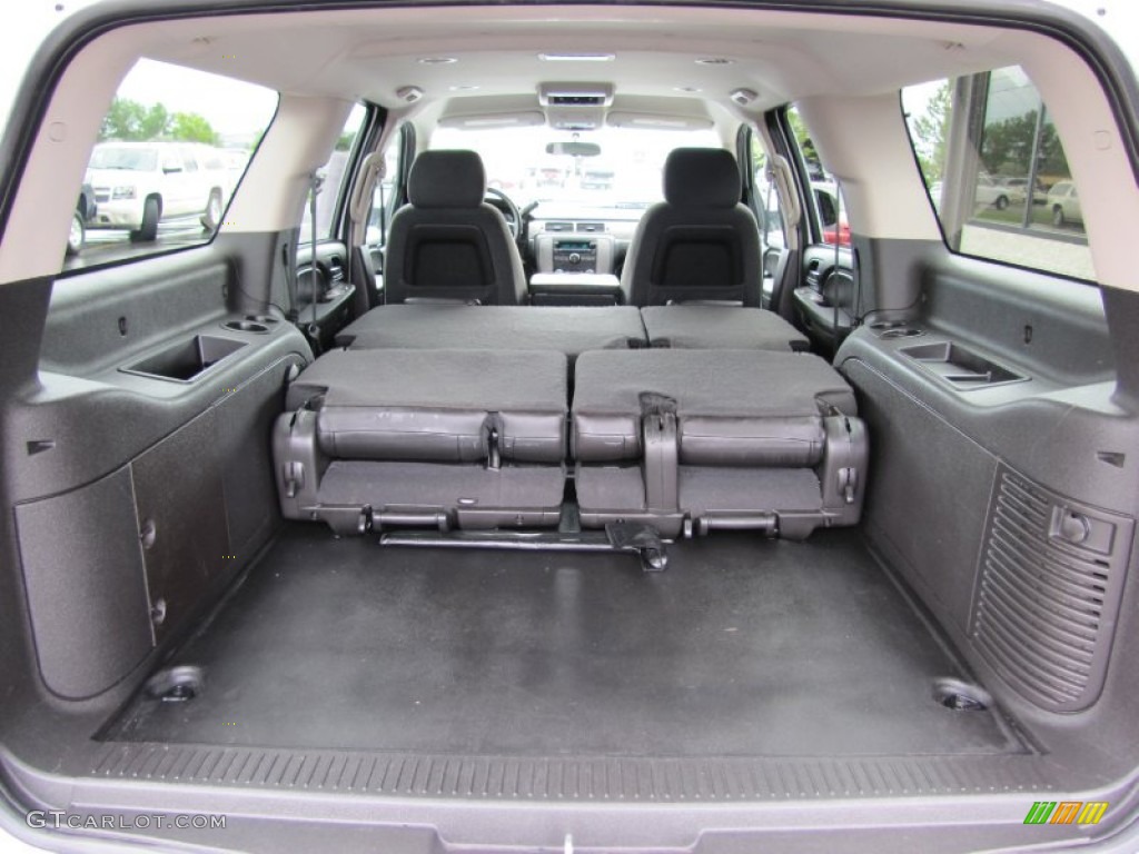 2009 Chevrolet Suburban LS 4x4 Trunk Photo #52449535