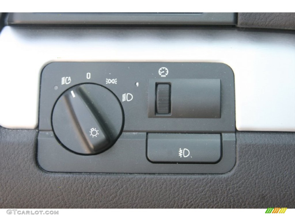 2005 BMW 3 Series 330i Coupe Controls Photo #52450081