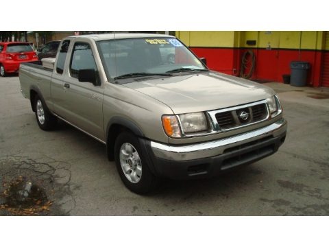 2000 Nissan Frontier XE Extended Cab Data, Info and Specs