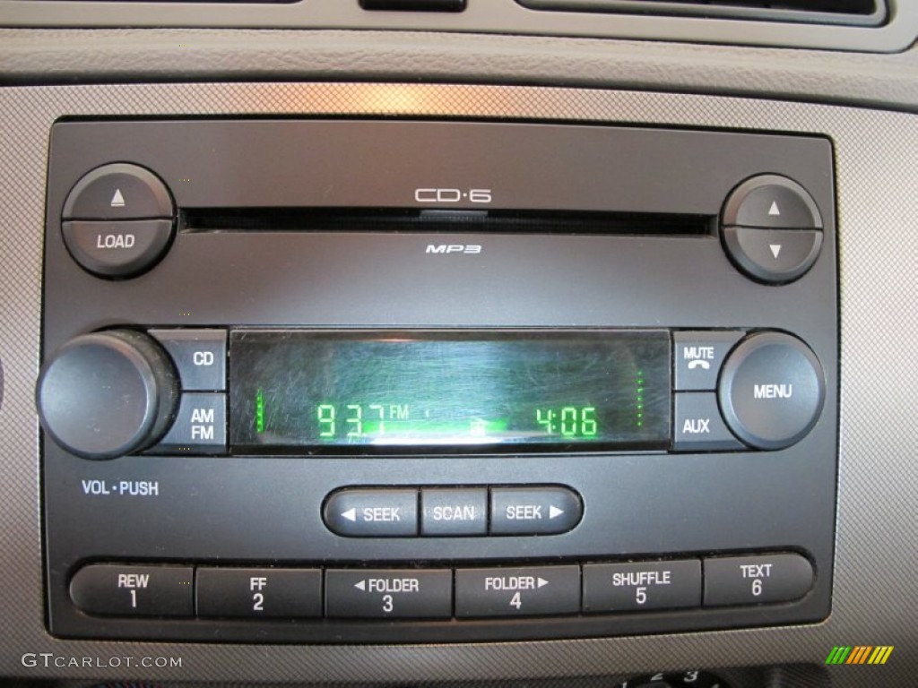 2005 Focus ZX4 SES Sedan - CD Silver Metallic / Dark Flint/Light Flint photo #15