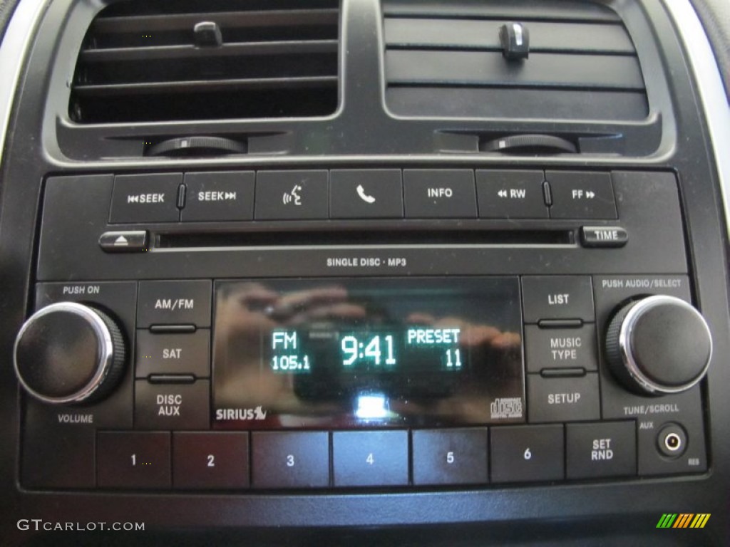 2010 Caliber SXT - Stone White / Dark Slate Gray photo #15
