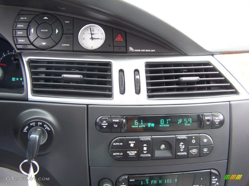 2007 Chrysler Pacifica Limited AWD Controls Photo #52461290
