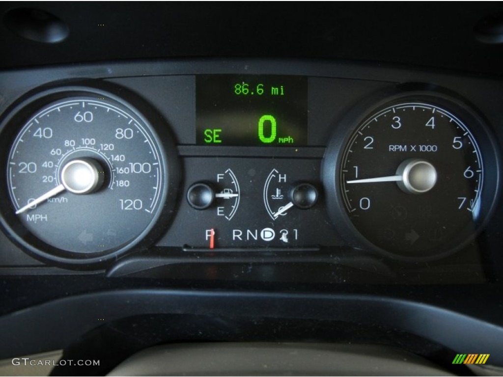 2011 Lincoln Town Car Signature Limited Gauges Photo #52462052