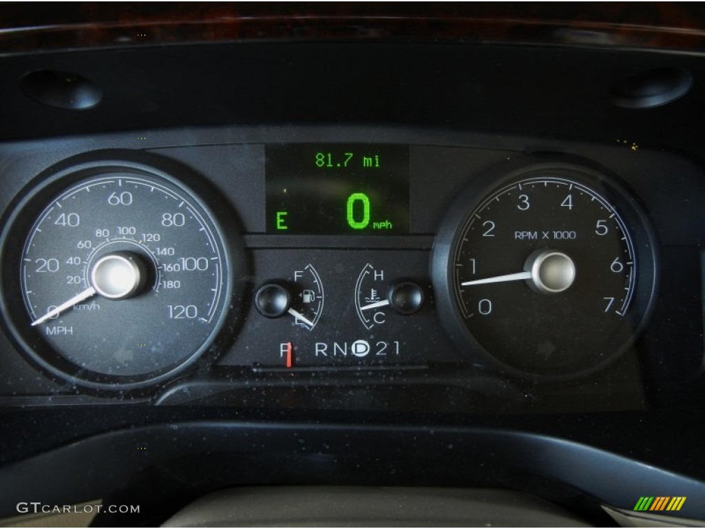 2011 Lincoln Town Car Signature Limited Gauges Photo #52462226