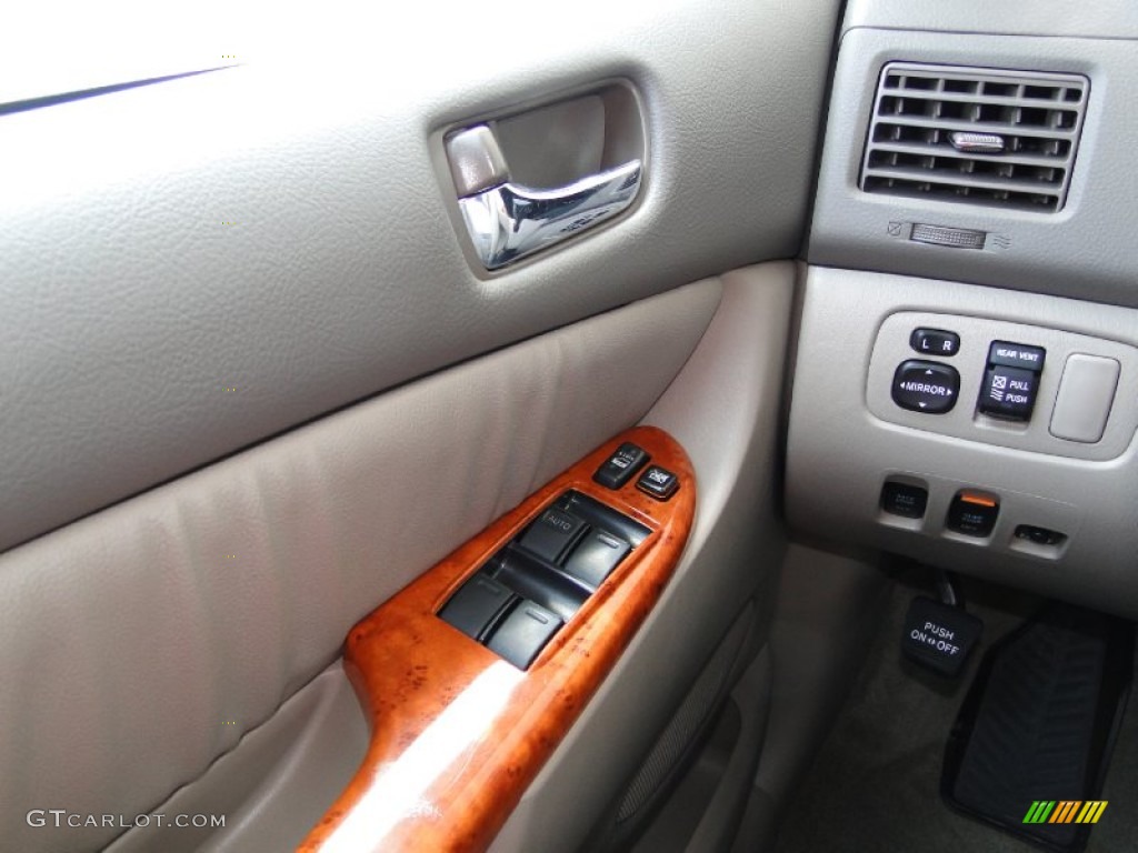 2010 Toyota Sienna XLE Controls Photo #52462526