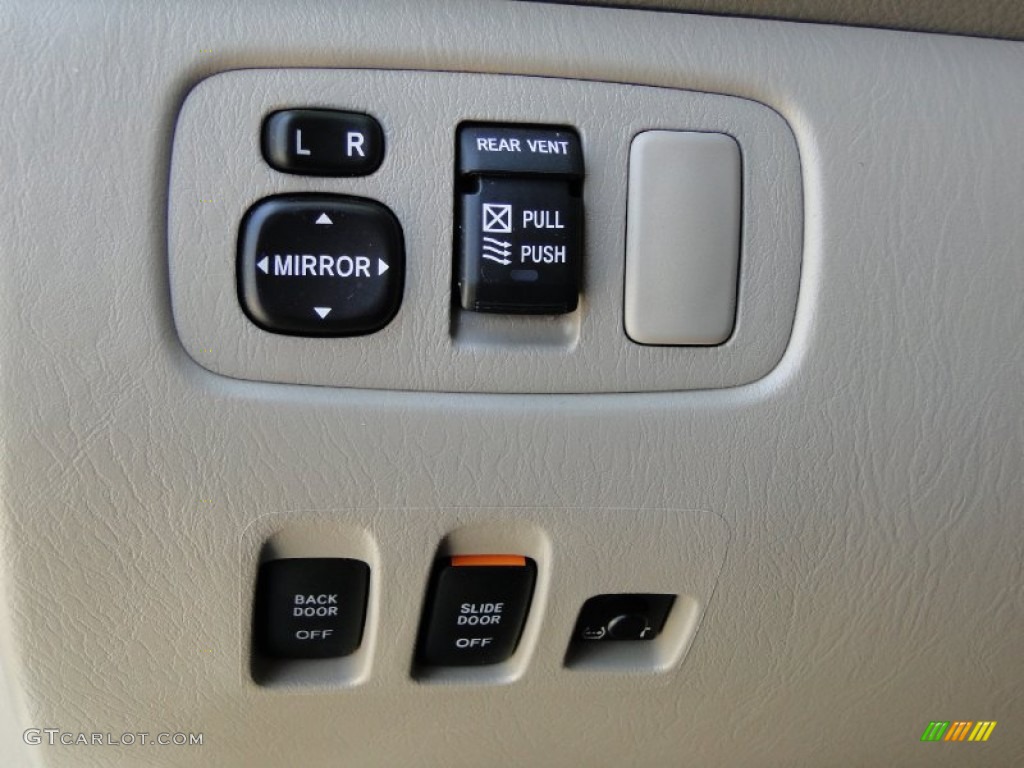 2010 Toyota Sienna XLE Controls Photo #52462541
