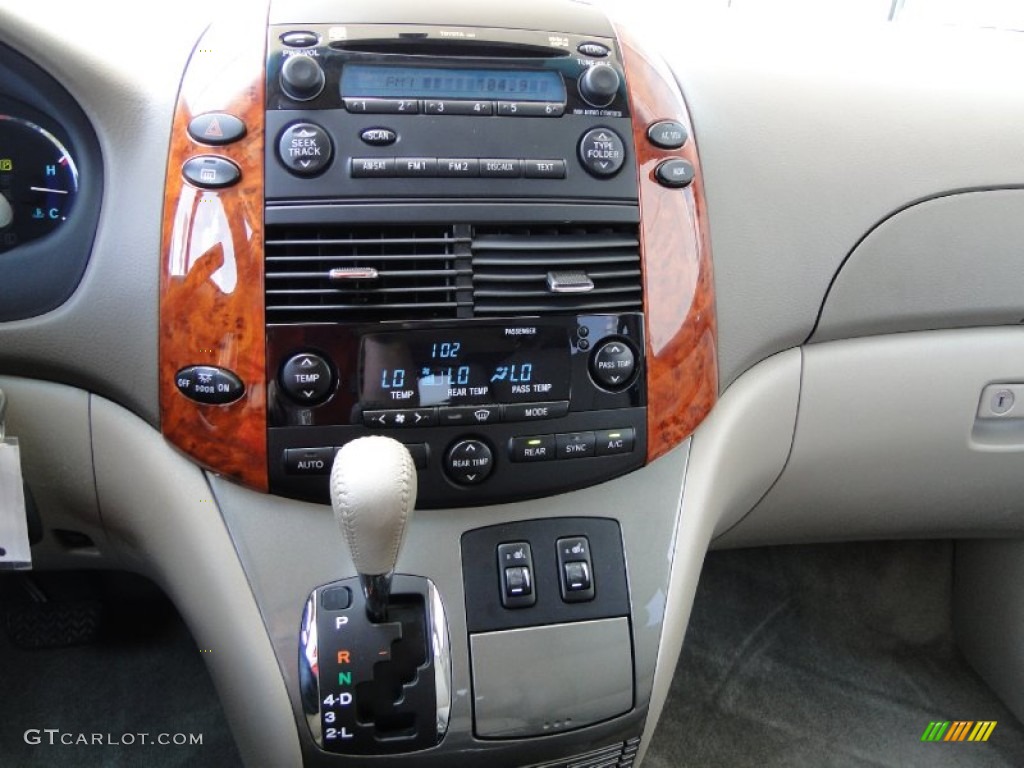 2010 Toyota Sienna XLE Controls Photo #52462610