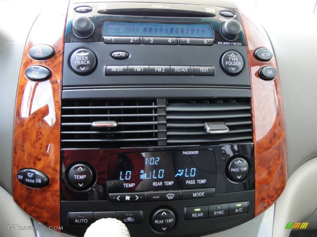 2010 Toyota Sienna XLE Controls Photo #52462625