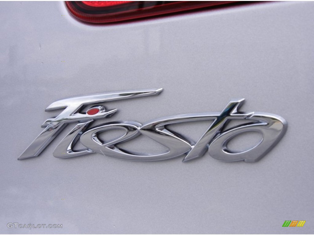 2011 Fiesta S Sedan - Ingot Silver Metallic / Light Stone/Charcoal Black Cloth photo #4