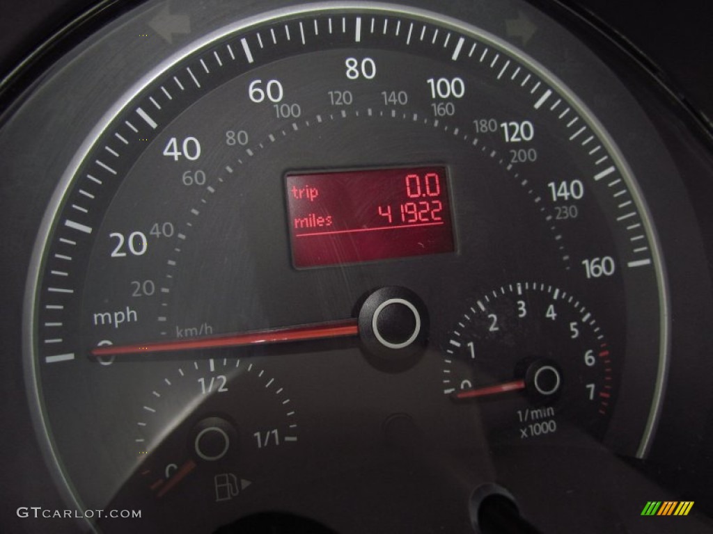 2007 Volkswagen New Beetle 2.5 Convertible Gauges Photo #52462949