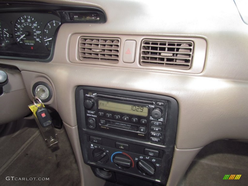 2001 Toyota Camry LE Controls Photo #52463186