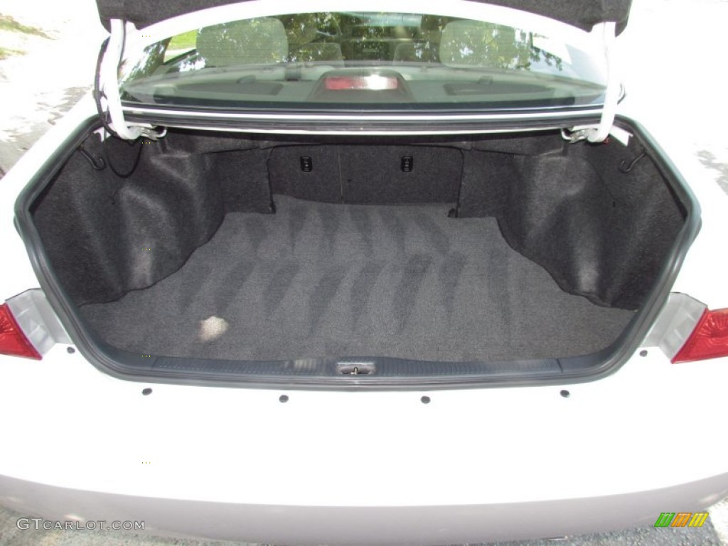 2001 Toyota Camry LE Trunk Photo #52463234