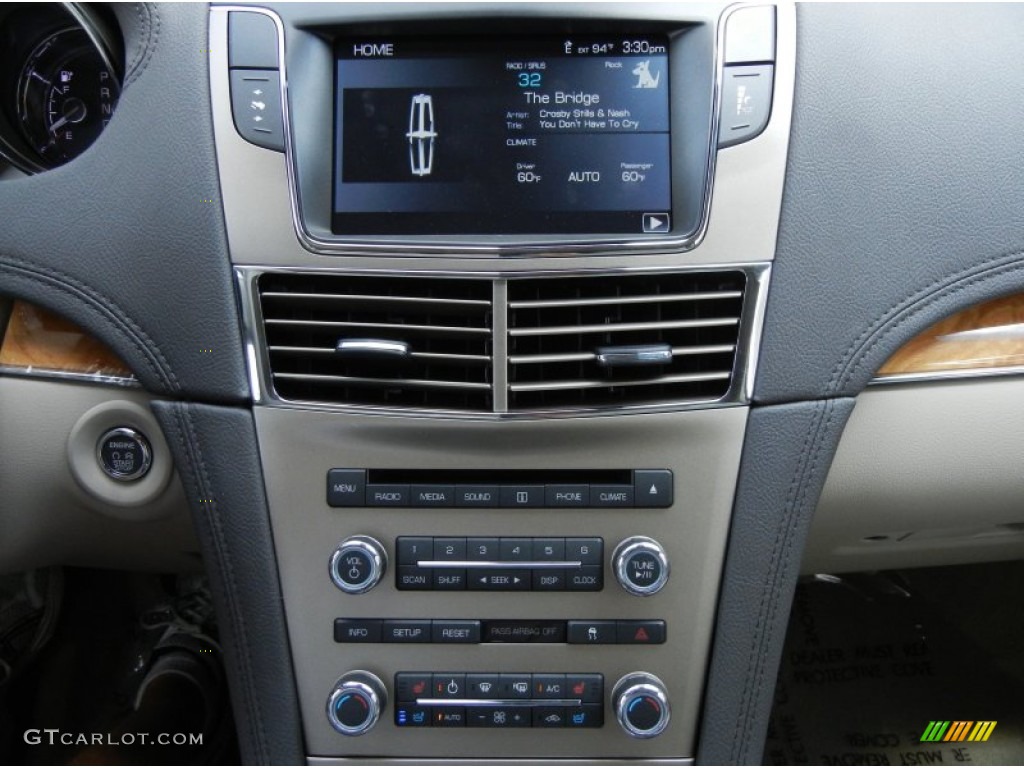 2012 Lincoln MKT FWD Controls Photos