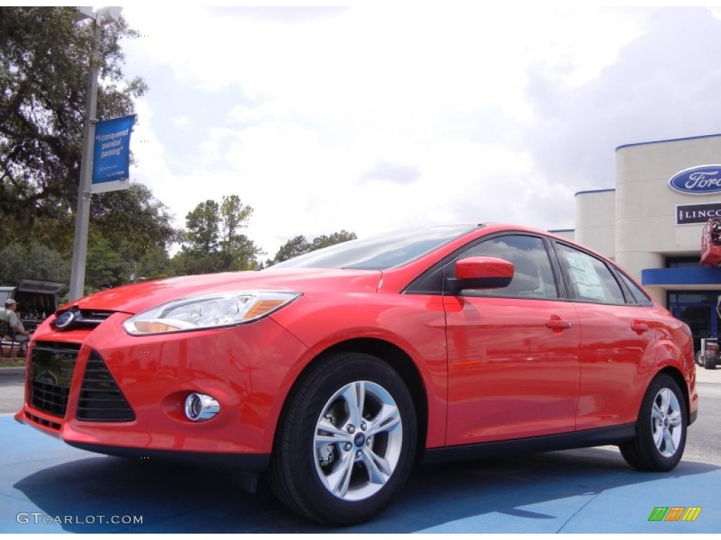 2012 Focus SE Sport Sedan - Race Red / Two-Tone Sport photo #1