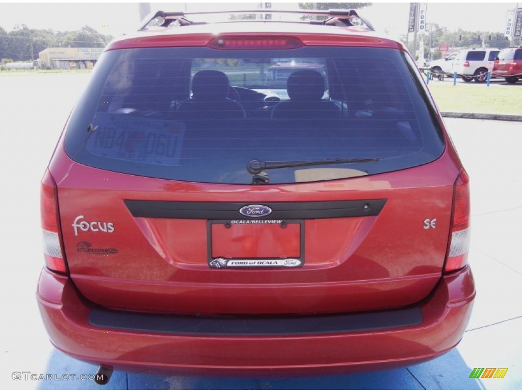 2004 Focus SE Wagon - Sangria Red Metallic / Medium Parchment photo #4