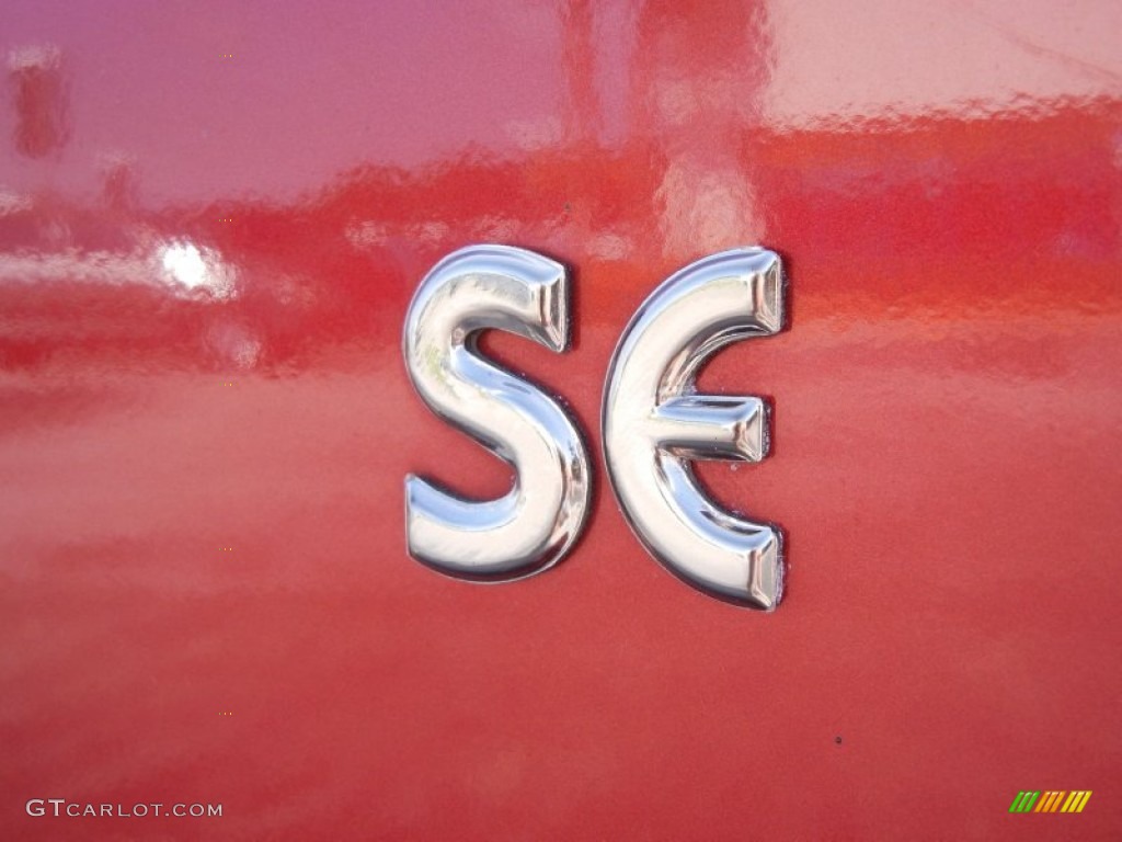 2004 Focus SE Wagon - Sangria Red Metallic / Medium Parchment photo #10