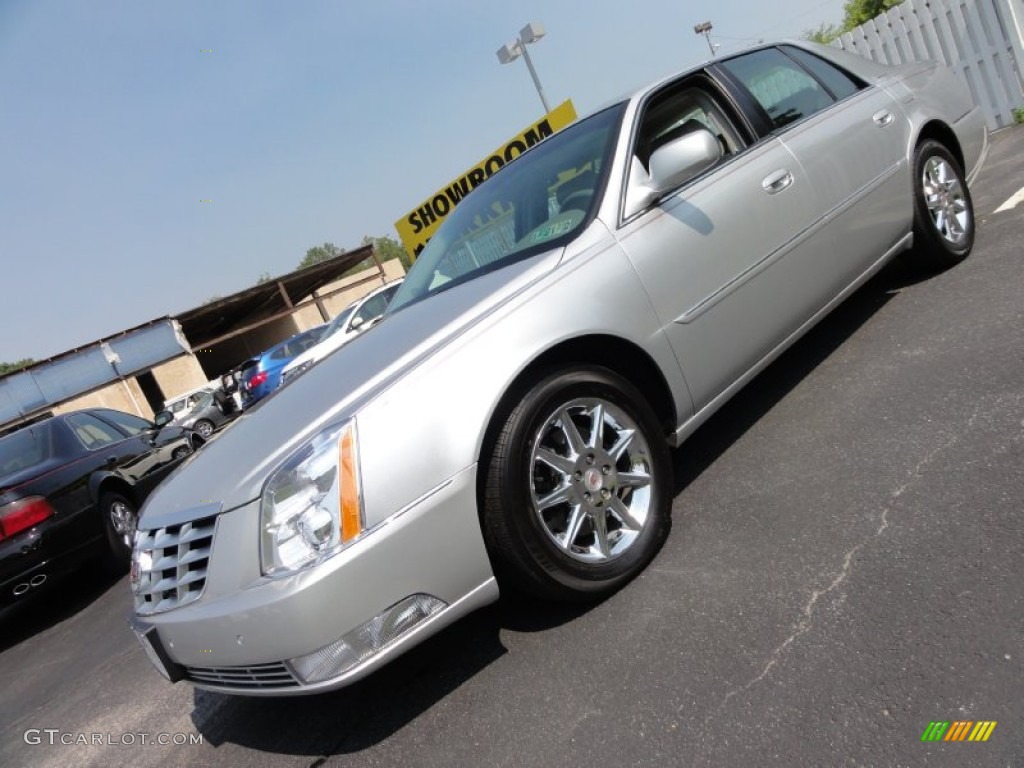 2011 DTS Luxury - Radiant Silver Metallic / Titanium/Dark Titanium Accents photo #1